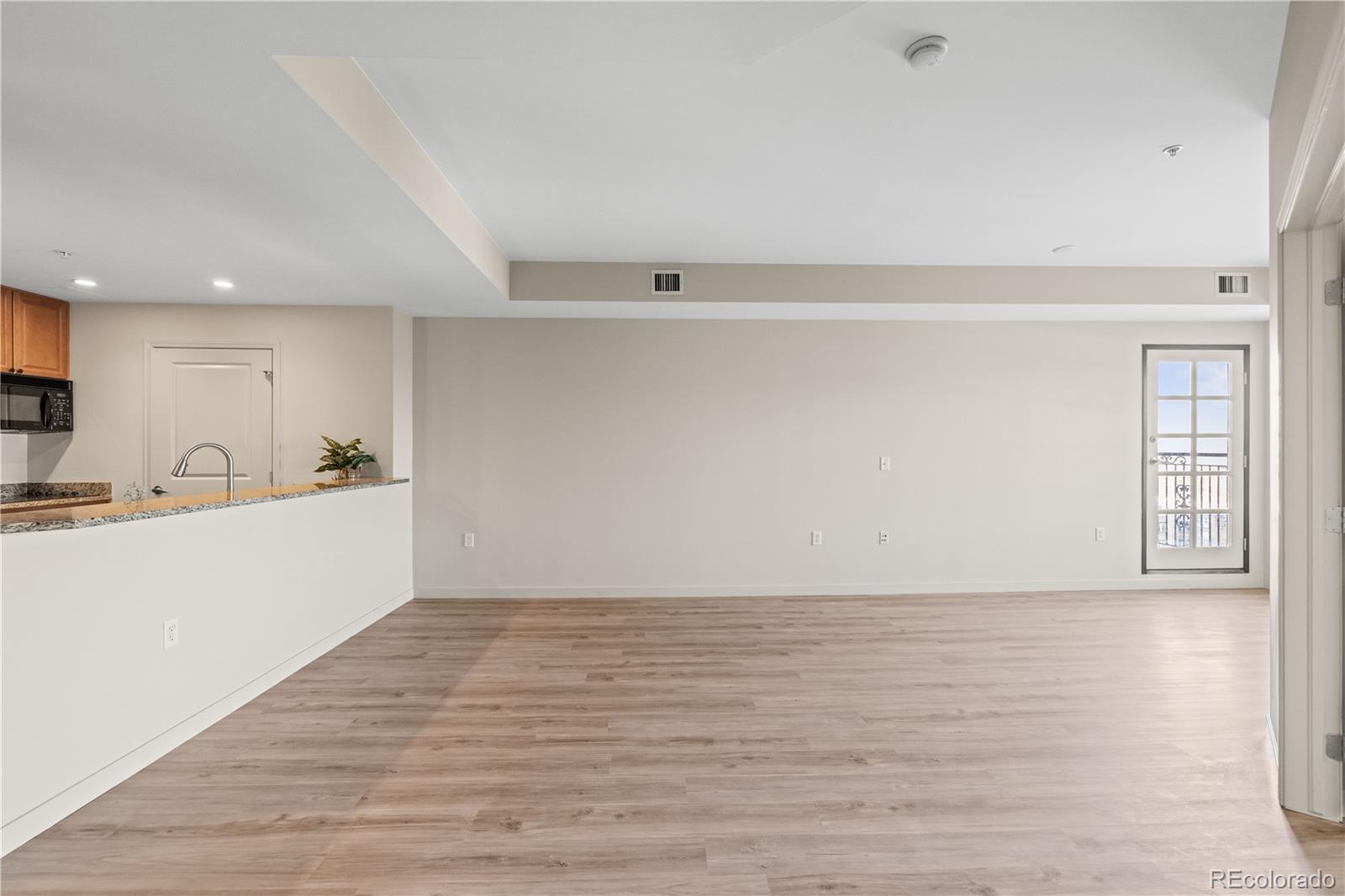 975 N Lincoln Street Unit: 8B