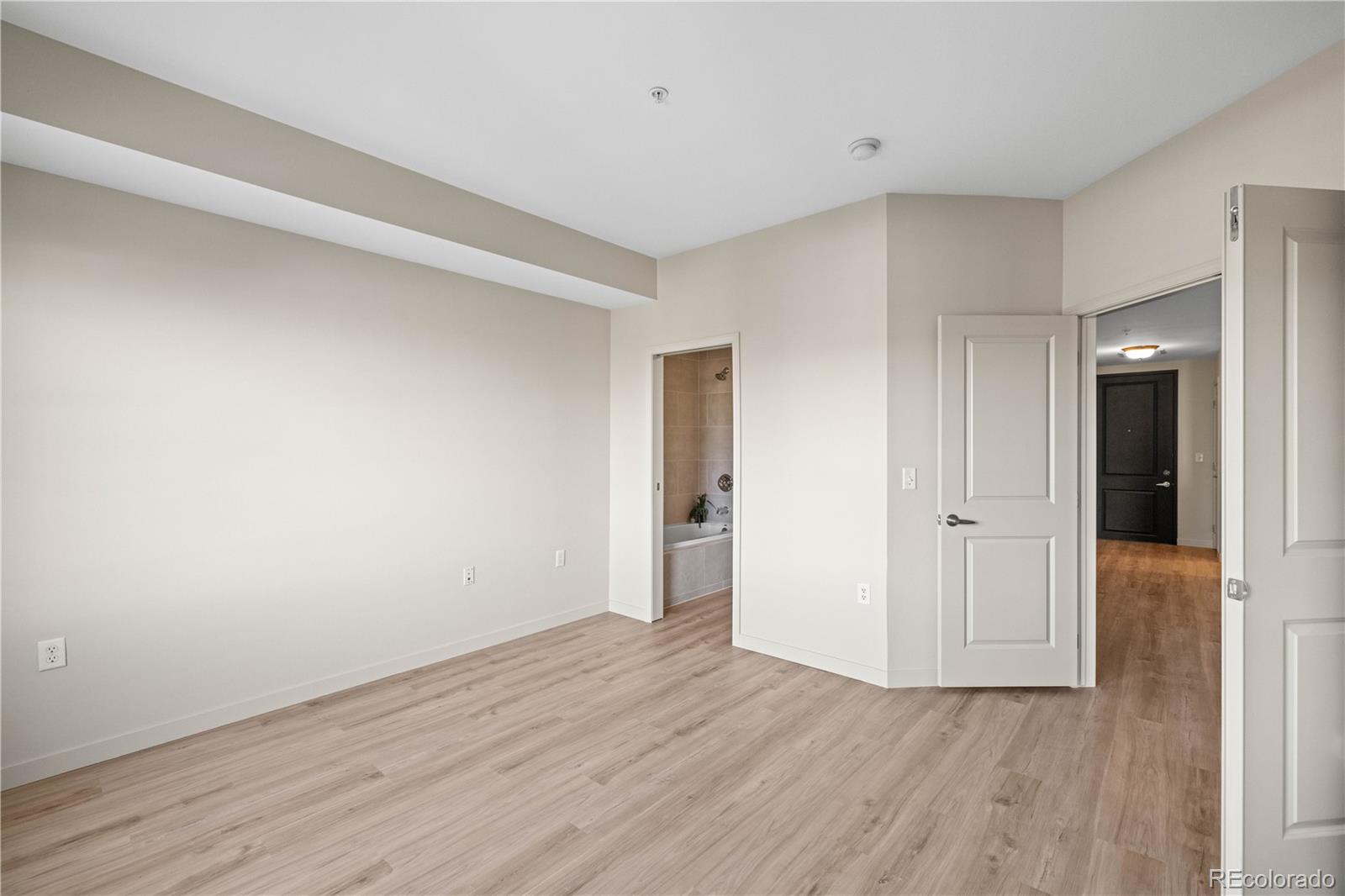 975 N Lincoln Street Unit: 8B