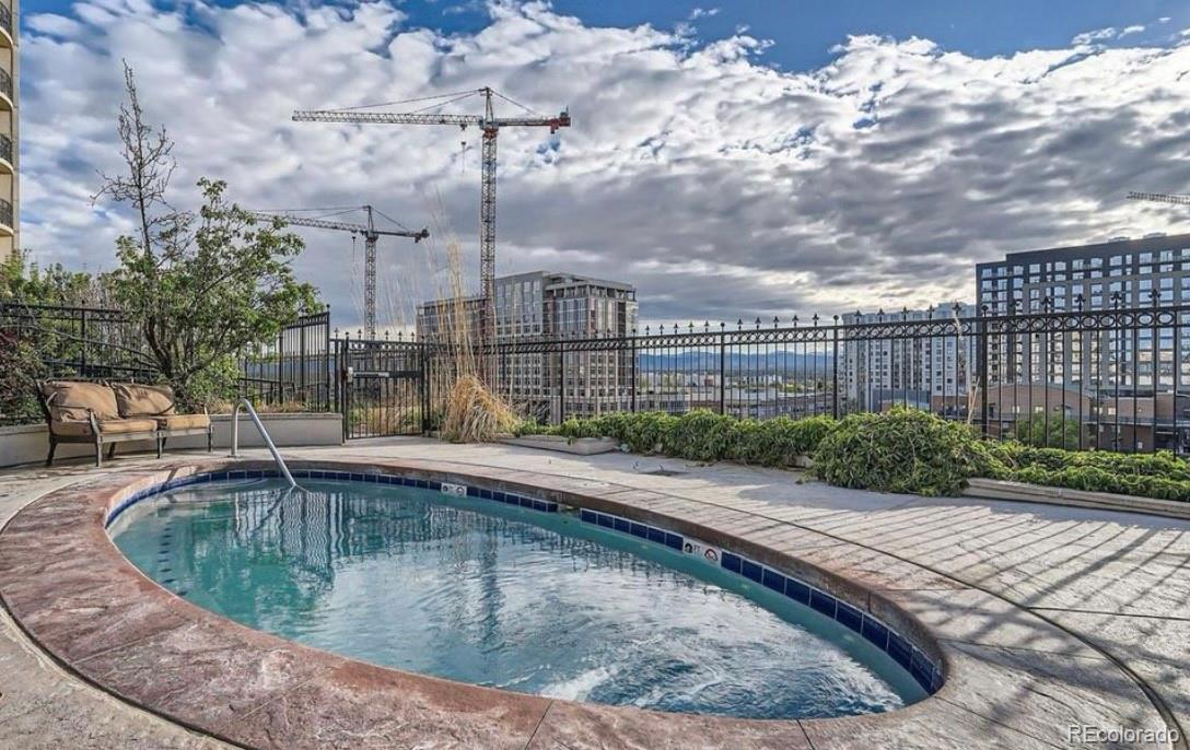 975 N Lincoln Street Unit: 8B