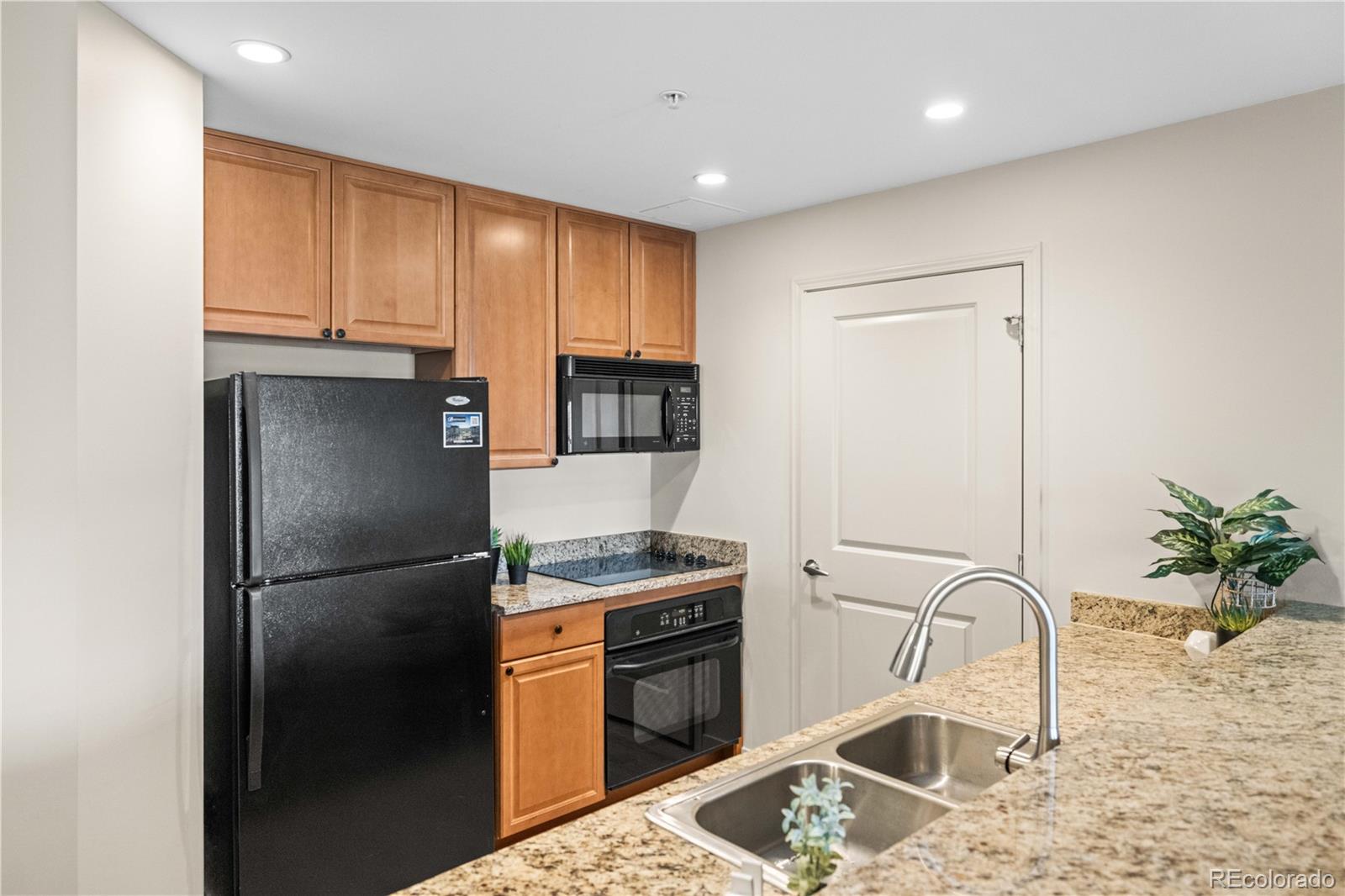 975 N Lincoln Street Unit: 8B