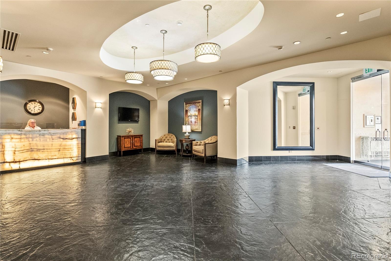 975 N Lincoln Street Unit: 8B