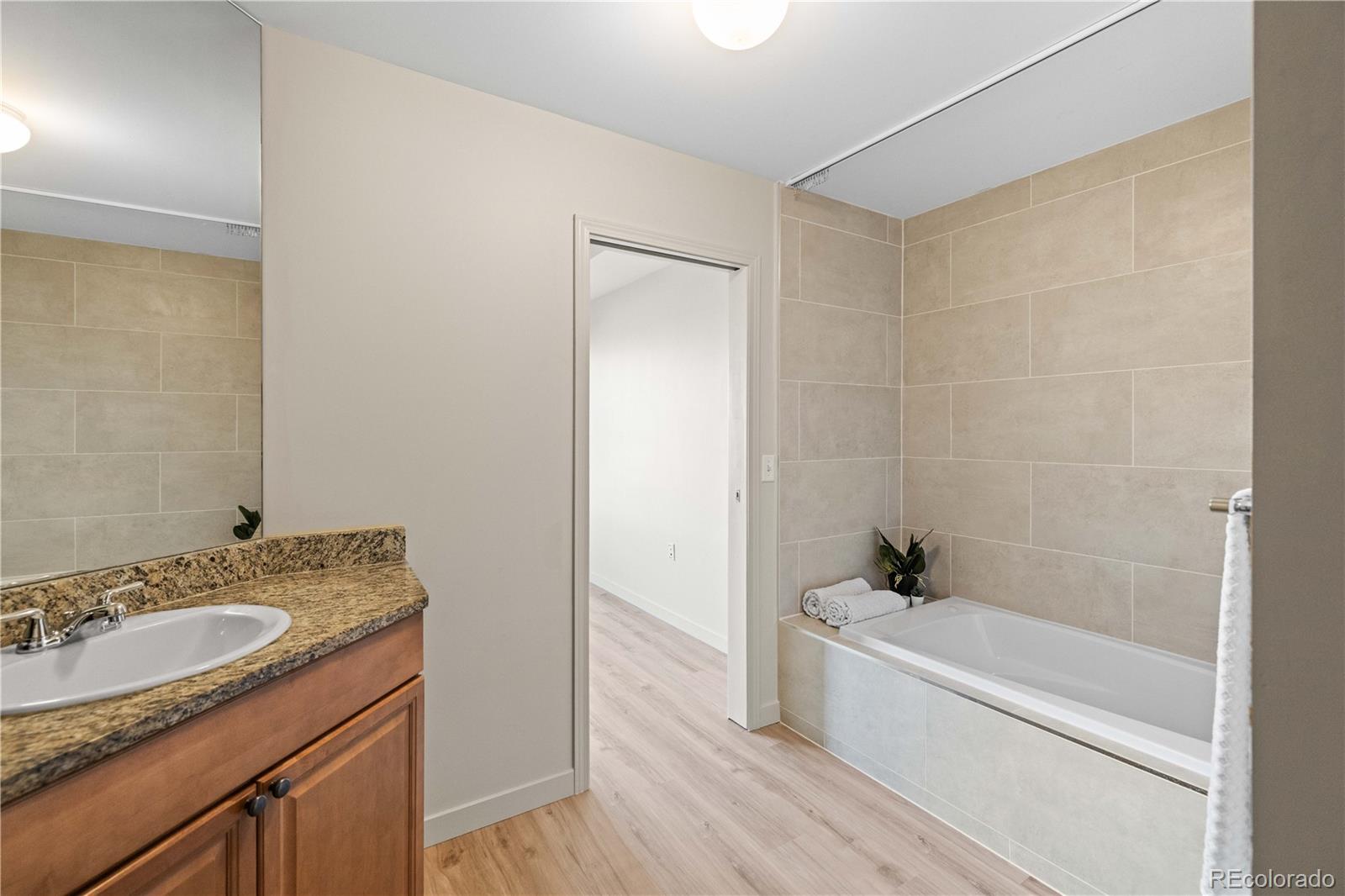 975 N Lincoln Street Unit: 8B