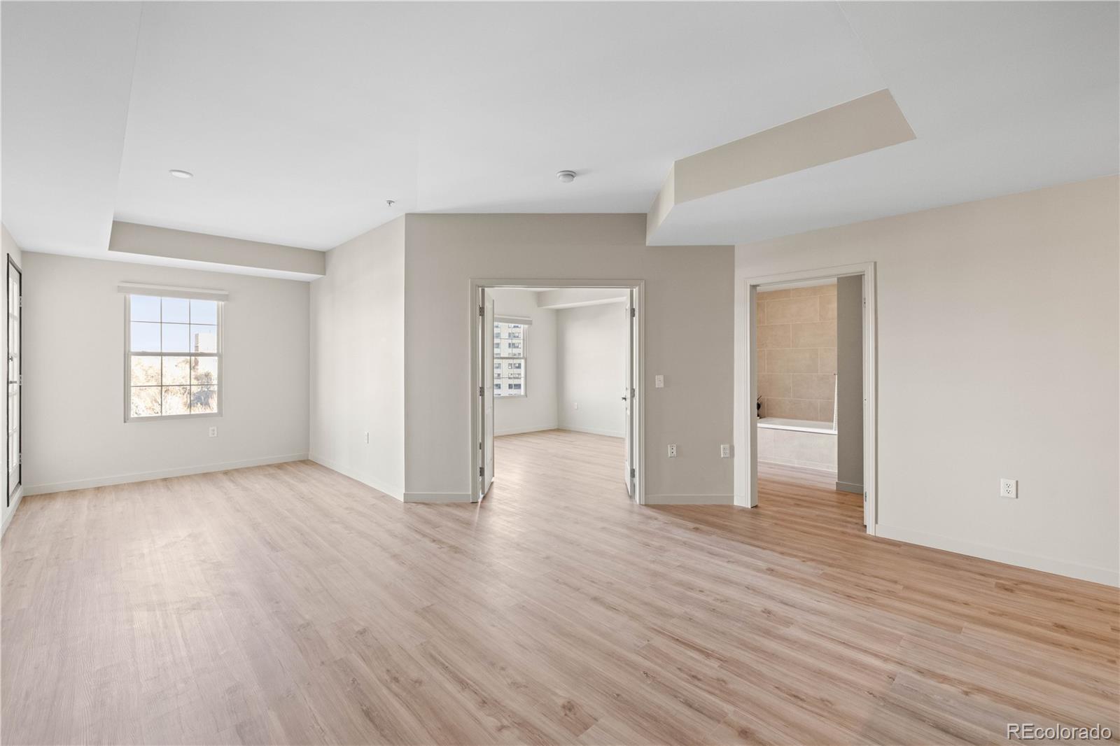 975 N Lincoln Street Unit: 8B