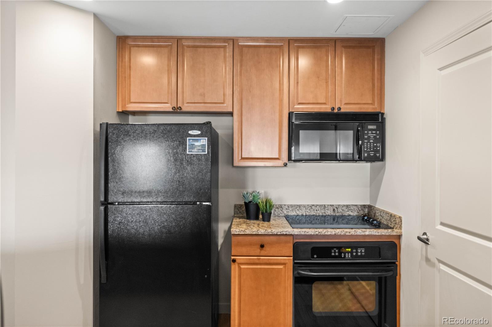 975 N Lincoln Street Unit: 8B