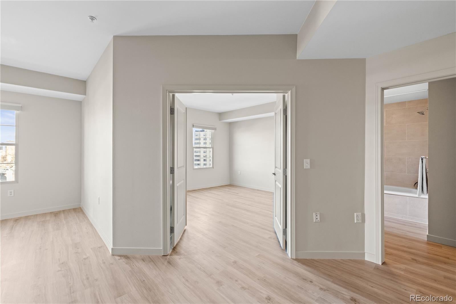 975 N Lincoln Street Unit: 8B