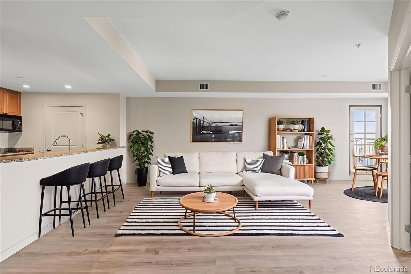 975 N Lincoln Street Unit: 8B