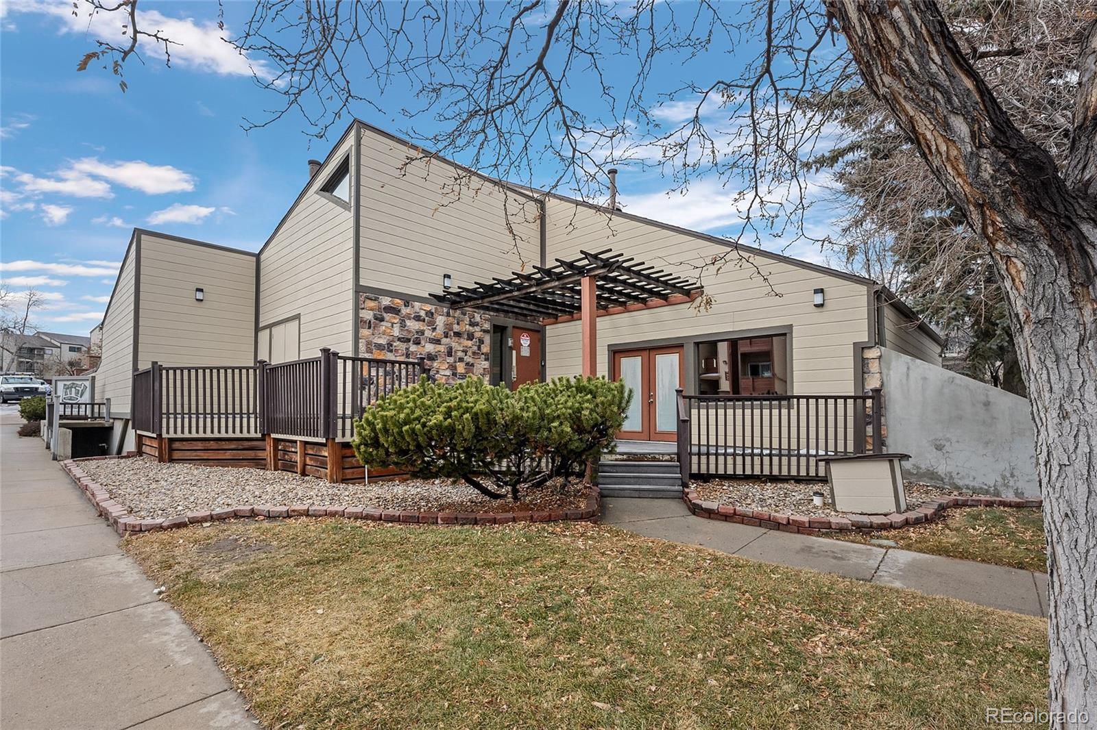 459 Wright Street Unit: 302
