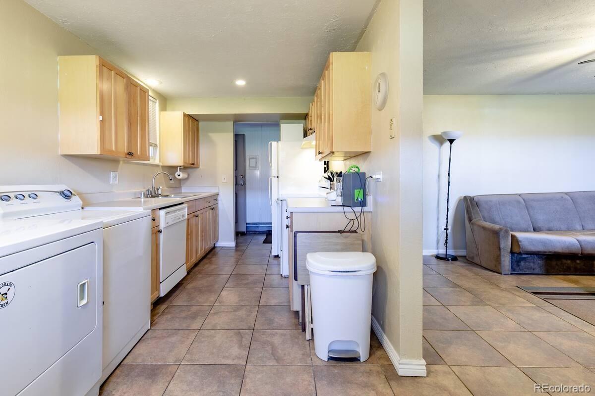 5401 E Warren Avenue Unit: 105