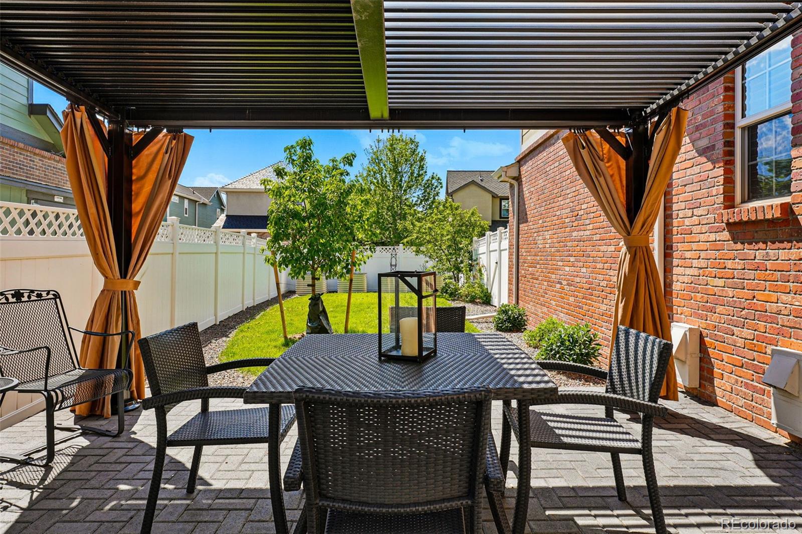 1063 Roslyn Court