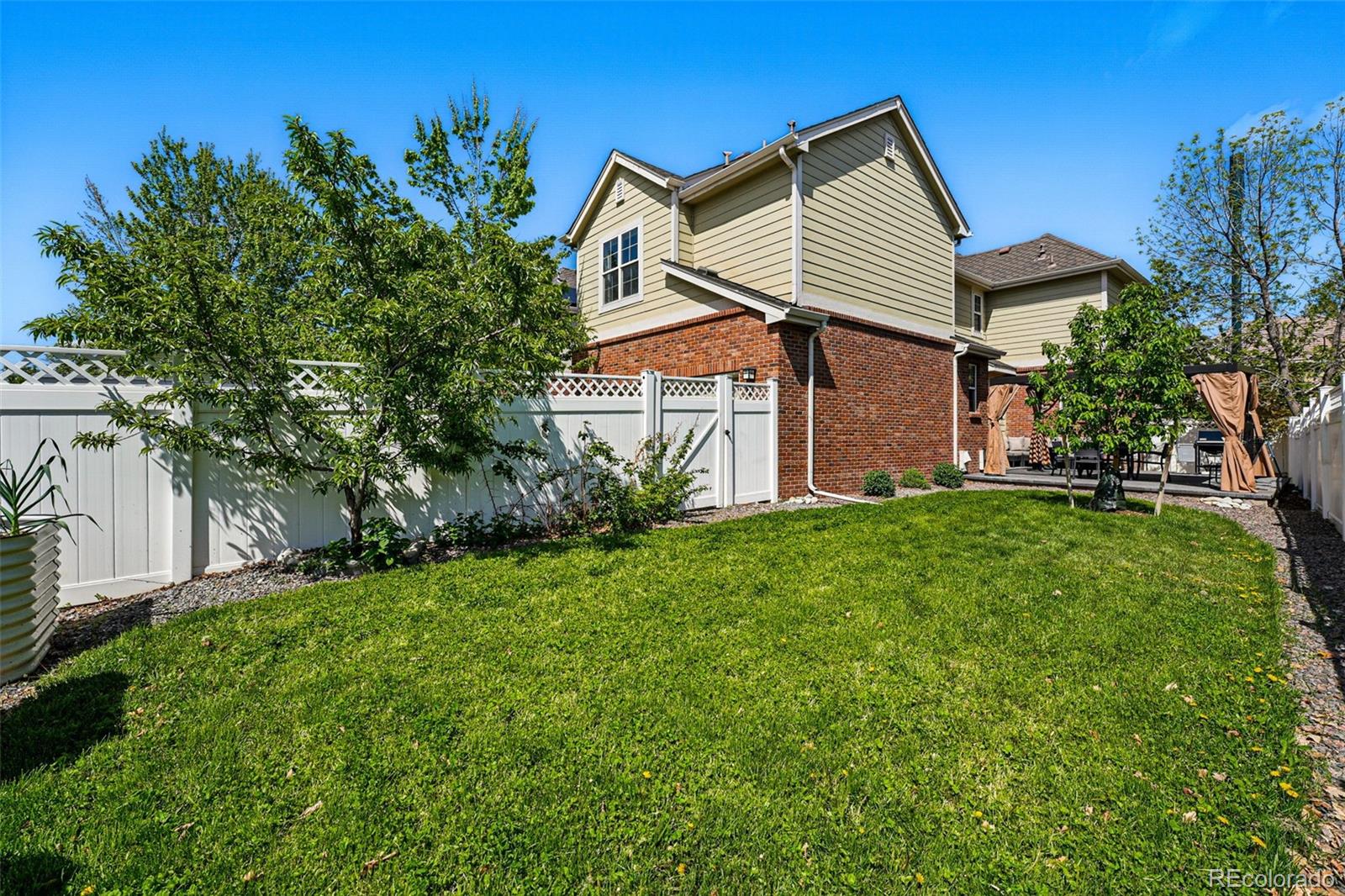 1063 Roslyn Court