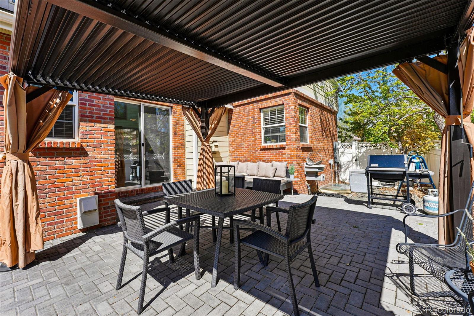 1063 Roslyn Court