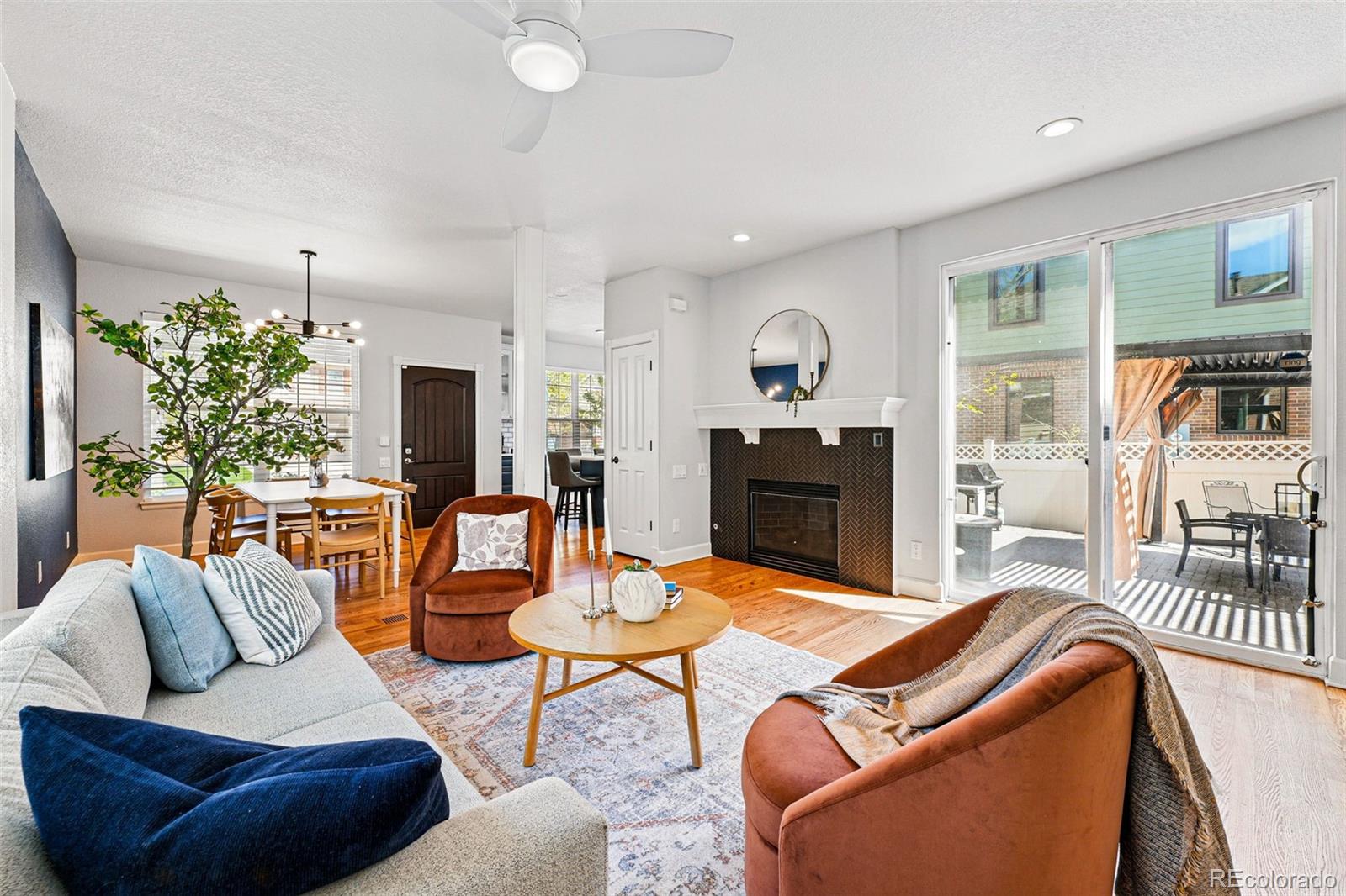 1063 Roslyn Court