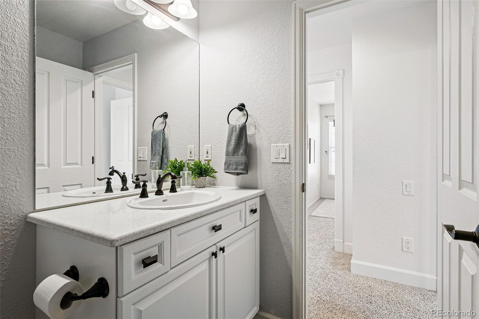 1063 Roslyn Court