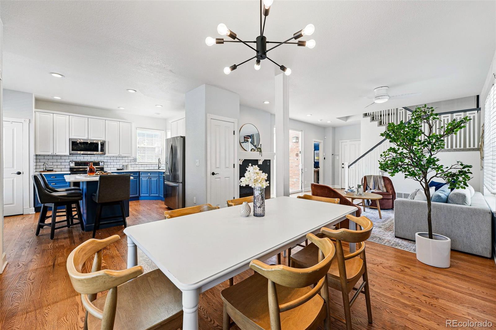 1063 Roslyn Court
