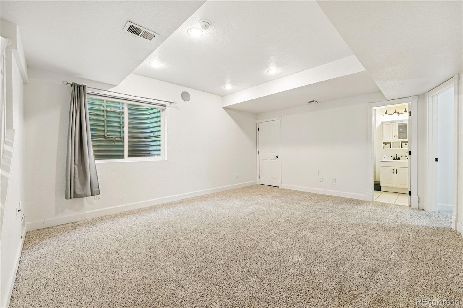 1063 Roslyn Court