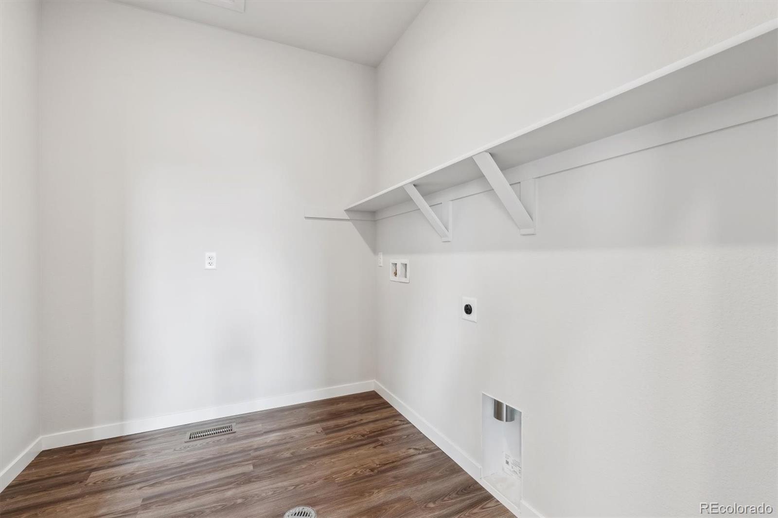 1341 Loraine Circle N