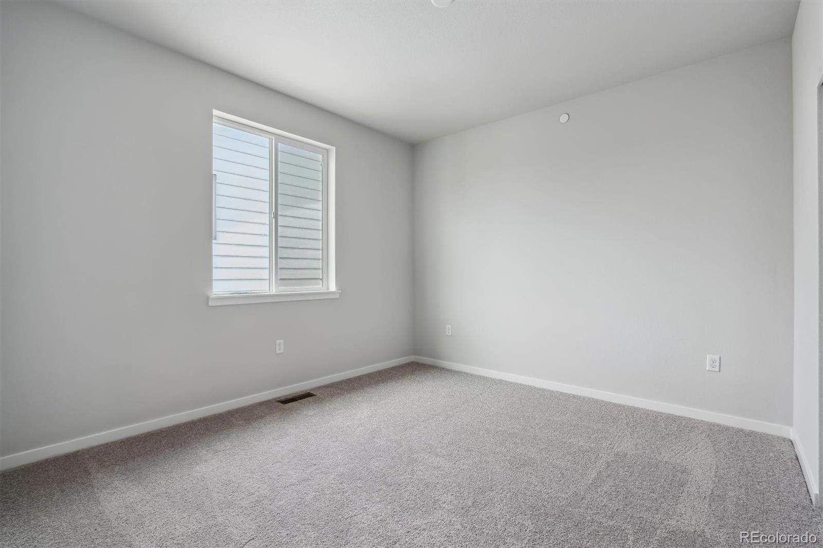 1341 Loraine Circle N