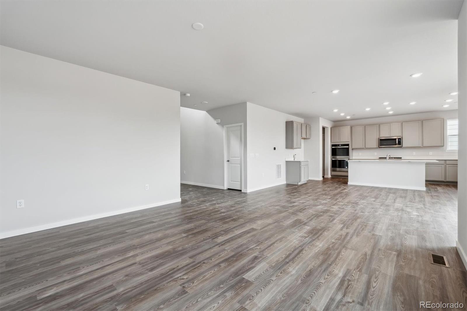 1341 Loraine Circle N