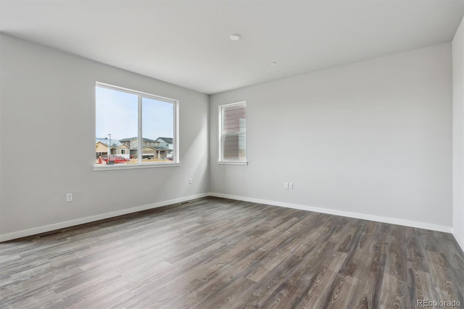 1341 Loraine Circle N