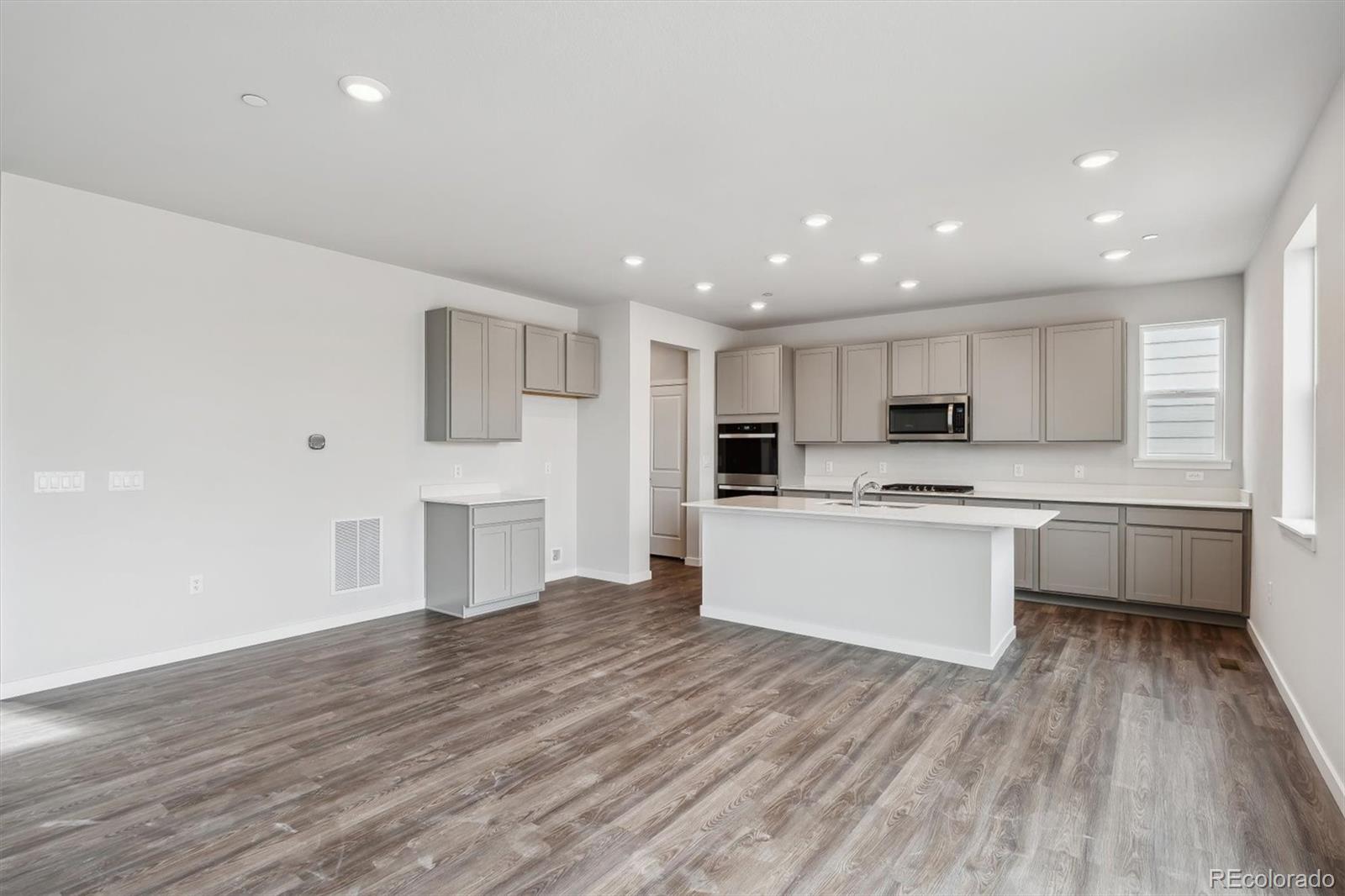 1341 Loraine Circle N