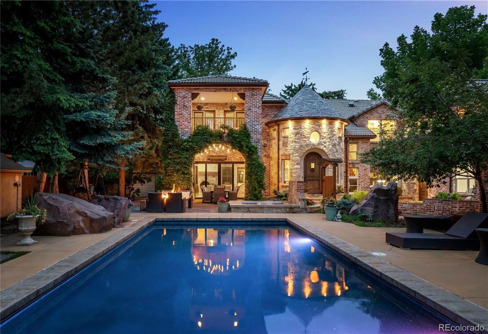 850 E Radcliff Avenue