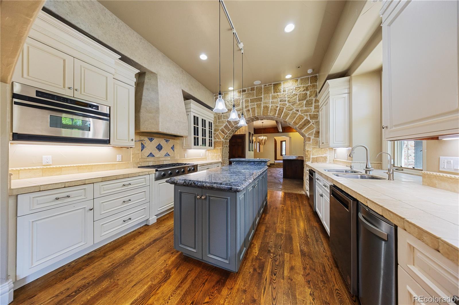 850 E Radcliff Avenue