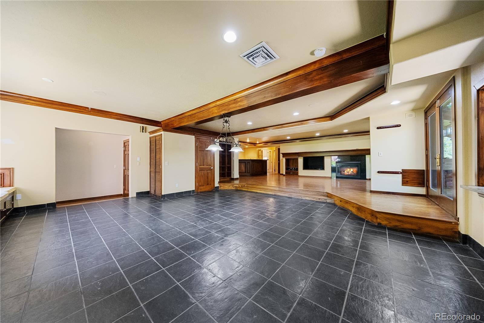 850 E Radcliff Avenue