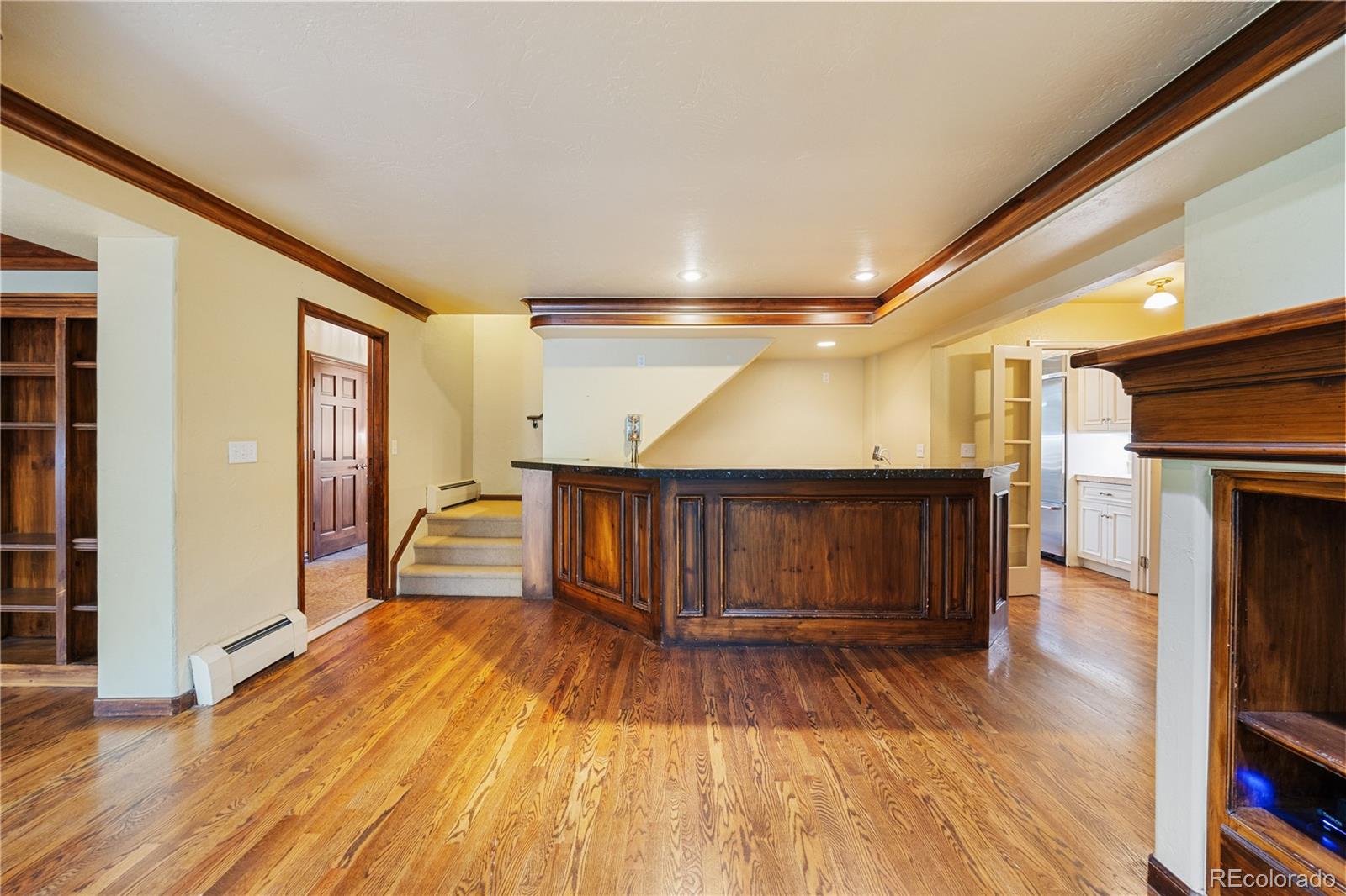 850 E Radcliff Avenue