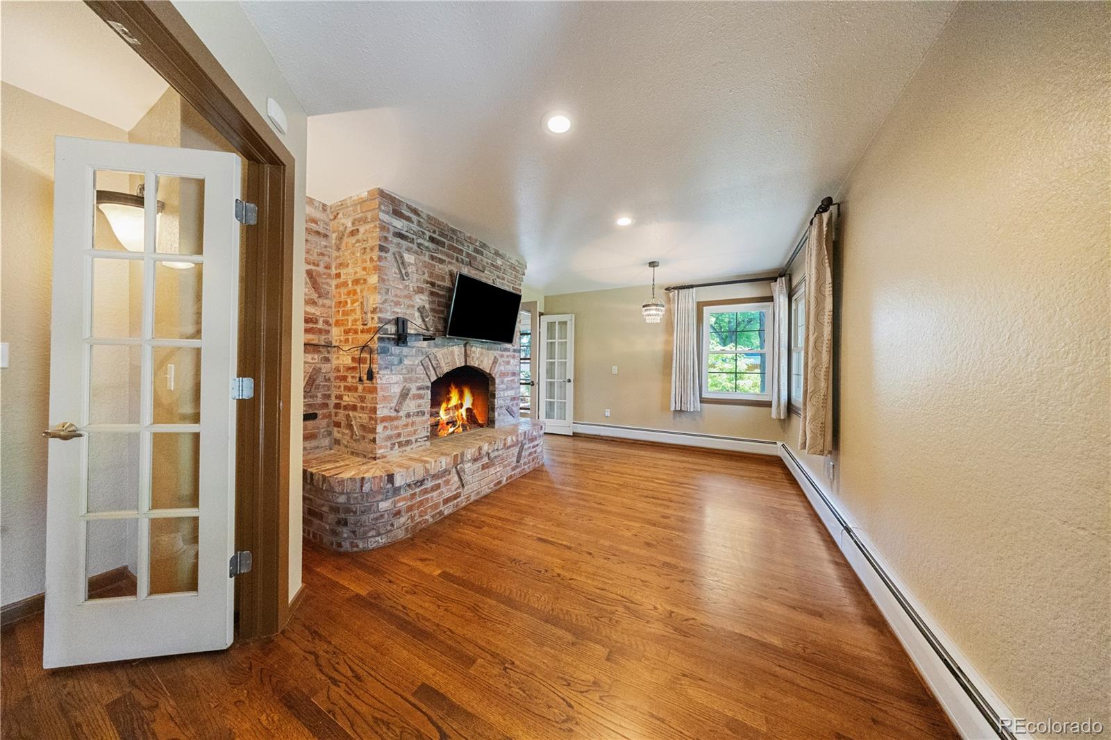 850 E Radcliff Avenue