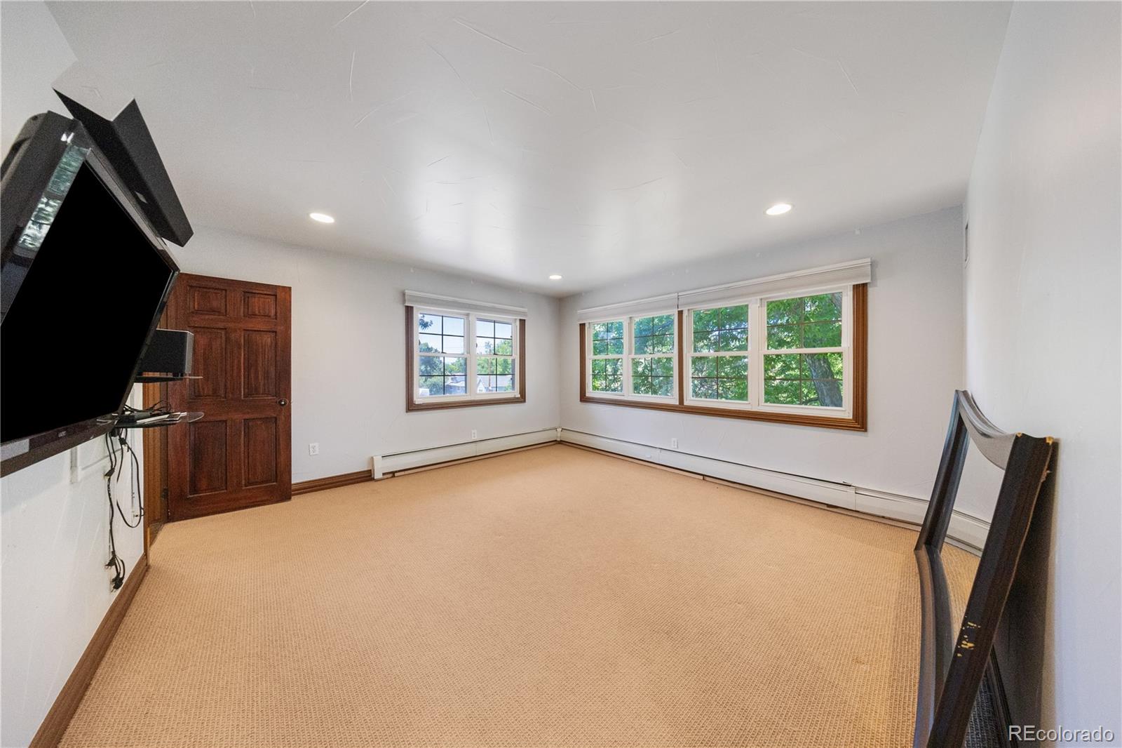 850 E Radcliff Avenue