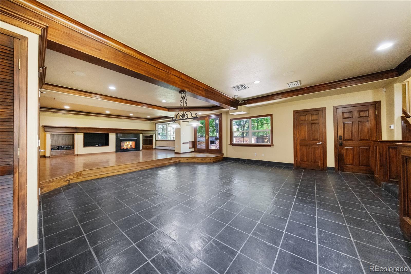 850 E Radcliff Avenue