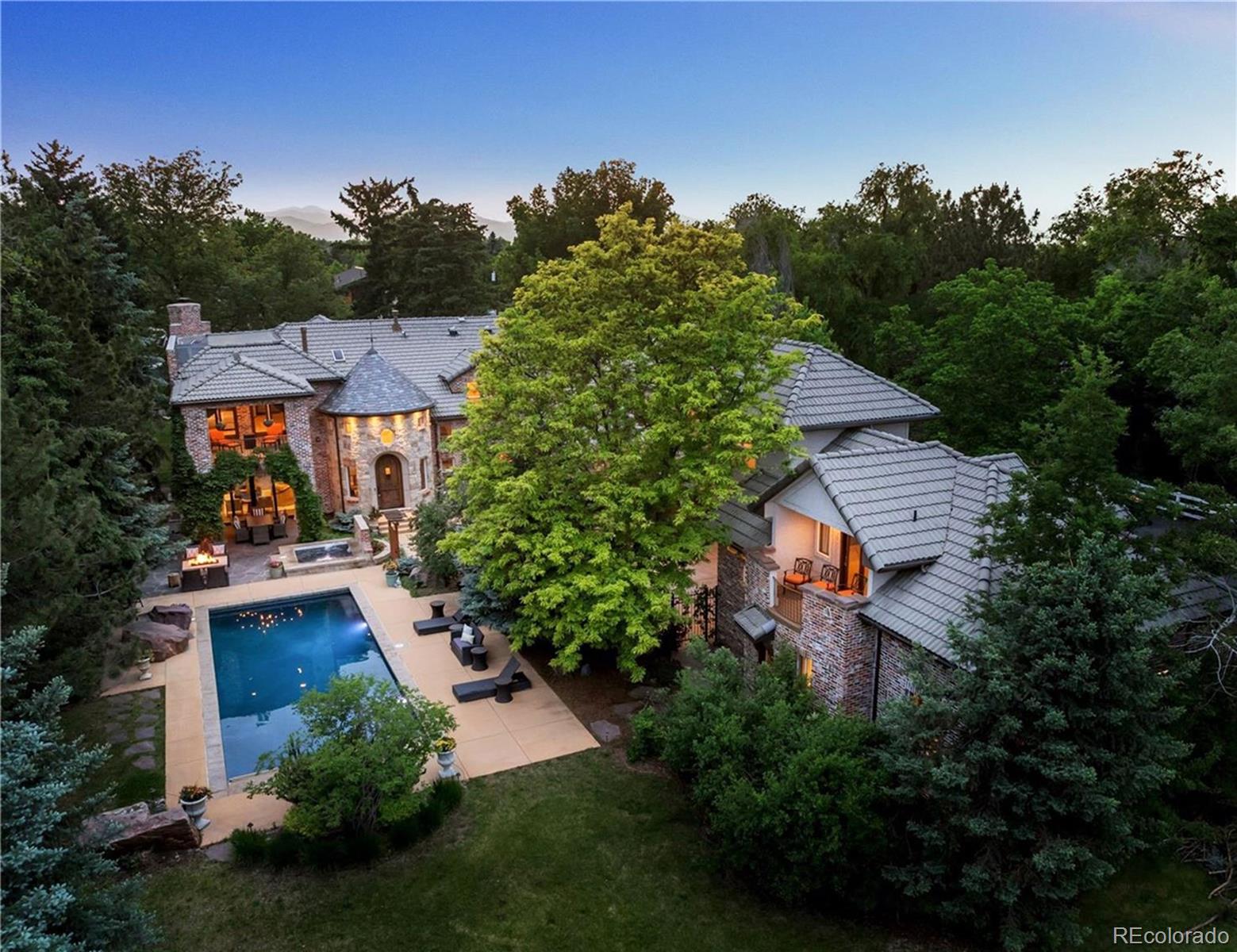 850 E Radcliff Avenue