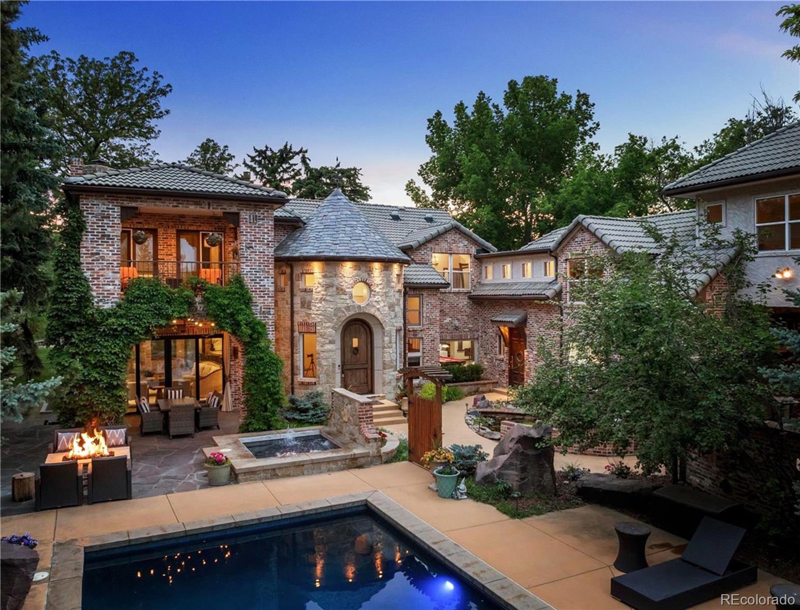 850 E Radcliff Avenue