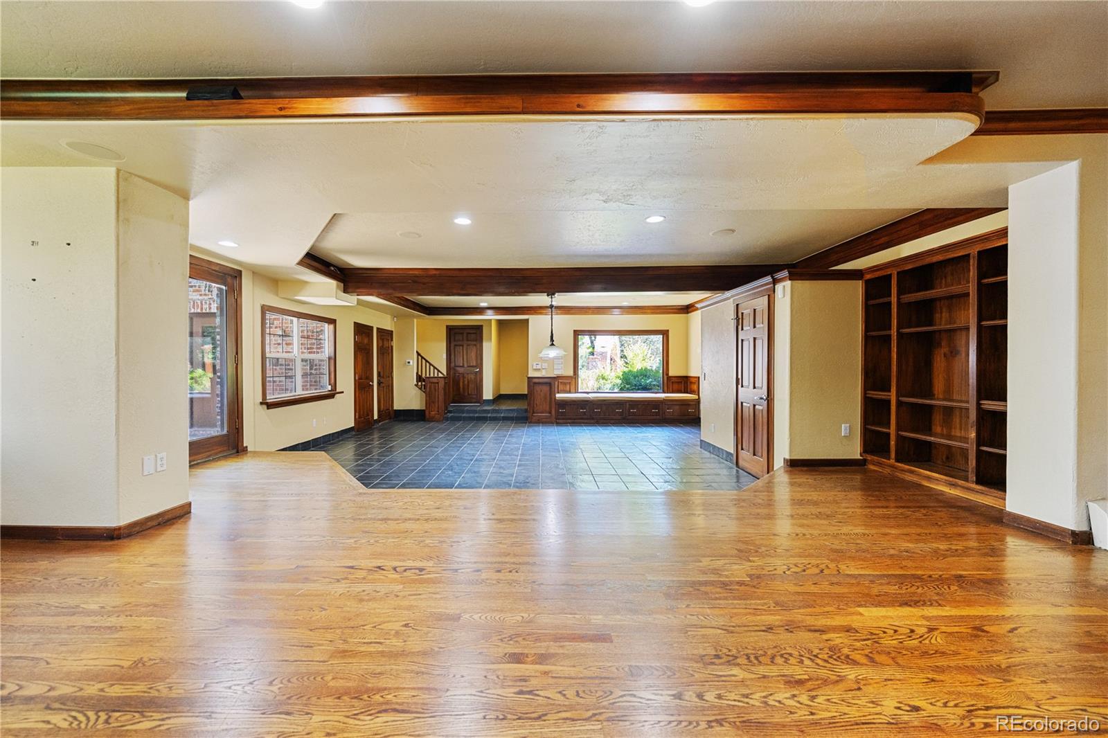 850 E Radcliff Avenue