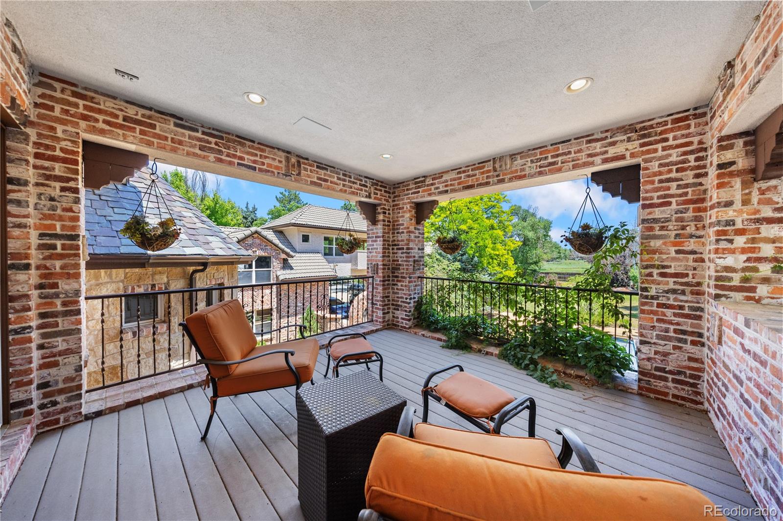 850 E Radcliff Avenue