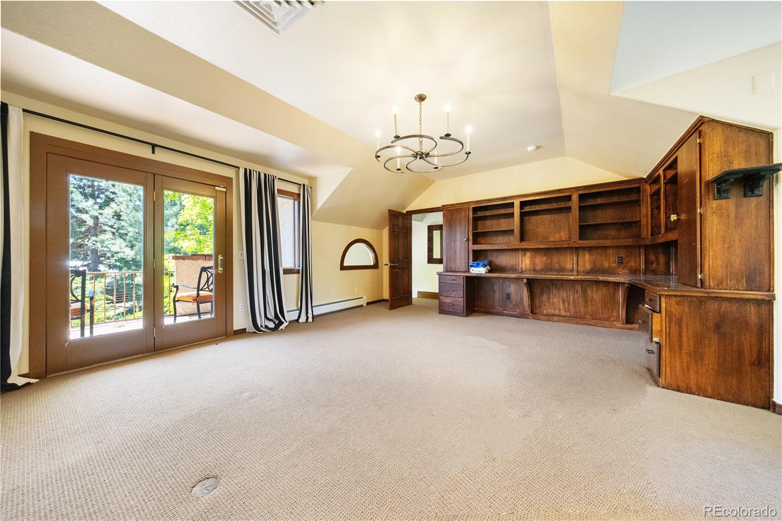 850 E Radcliff Avenue