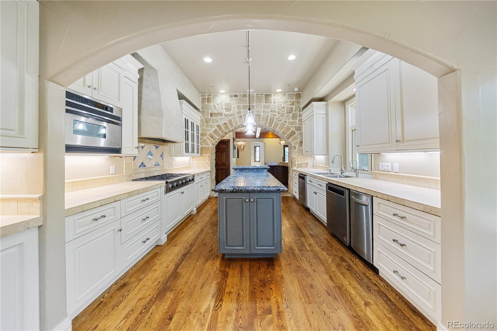 850 E Radcliff Avenue