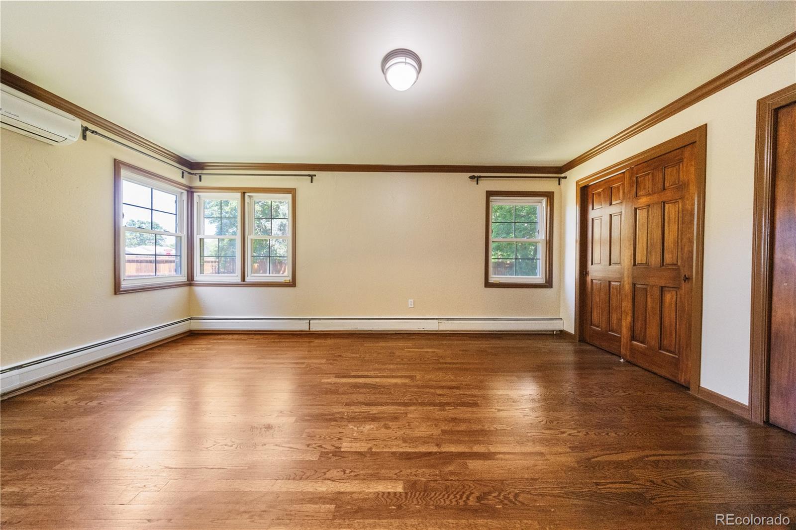 850 E Radcliff Avenue