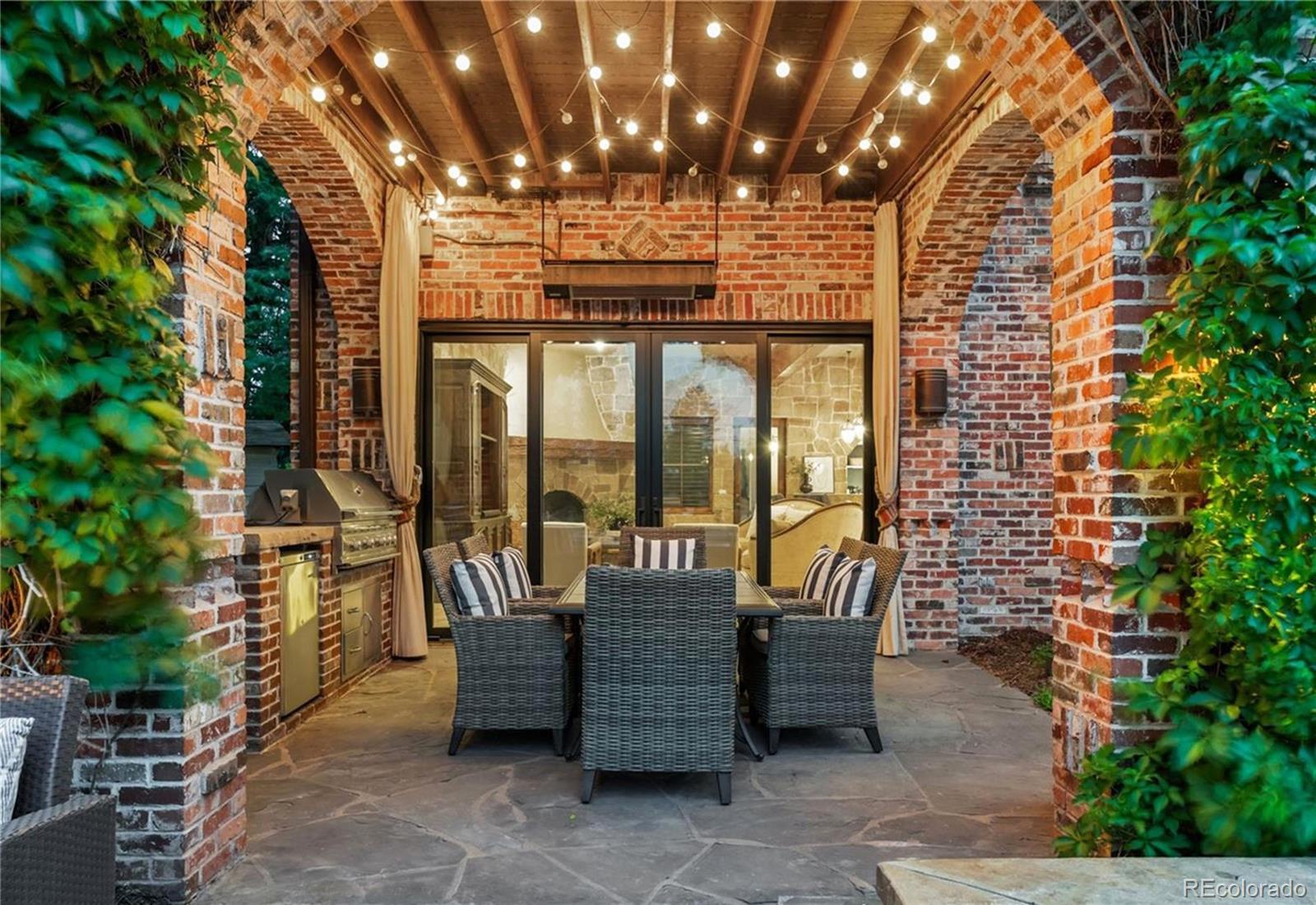 850 E Radcliff Avenue