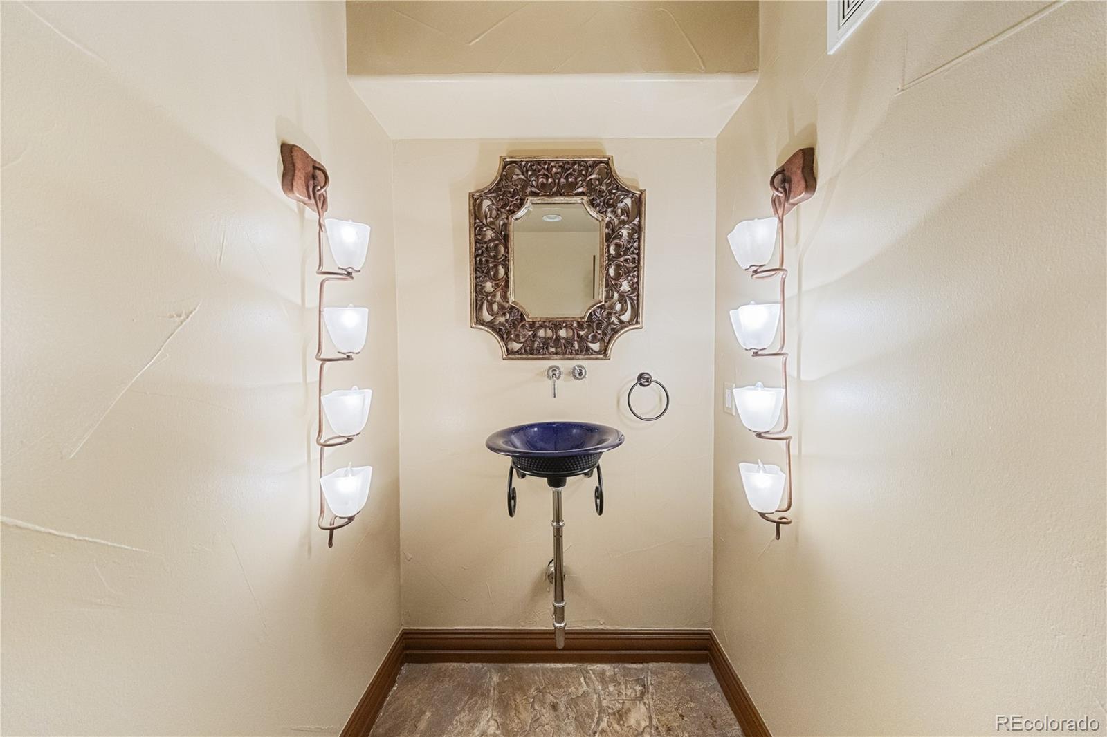 850 E Radcliff Avenue