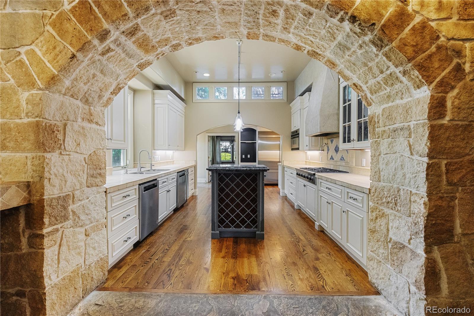 850 E Radcliff Avenue