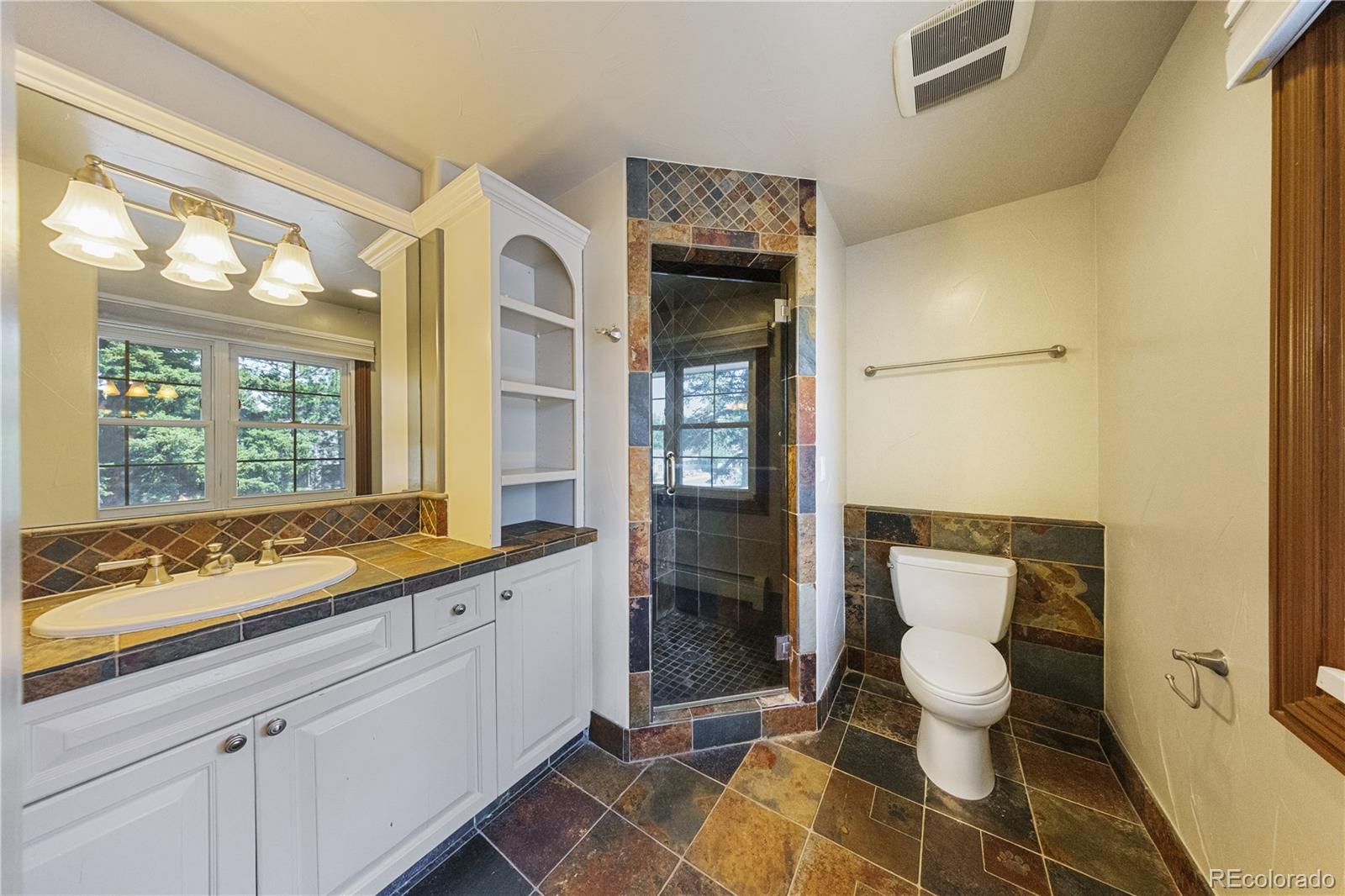 850 E Radcliff Avenue