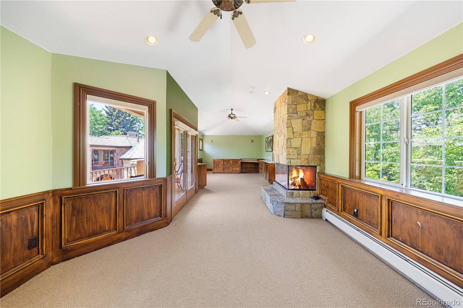 850 E Radcliff Avenue