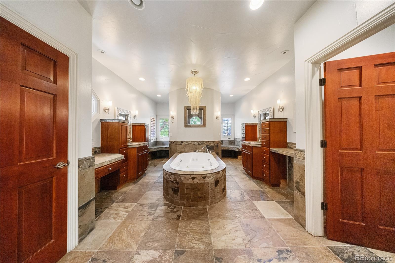 850 E Radcliff Avenue