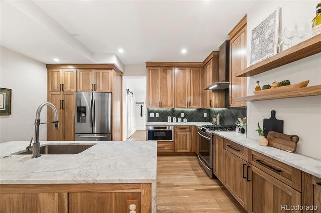 35 W Byers Place