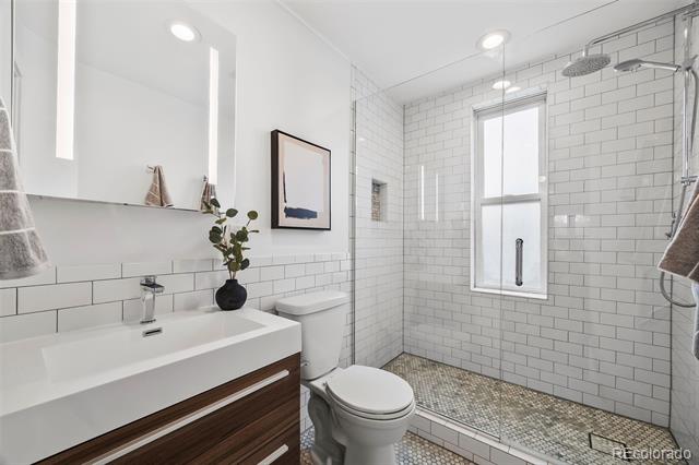 35 W Byers Place