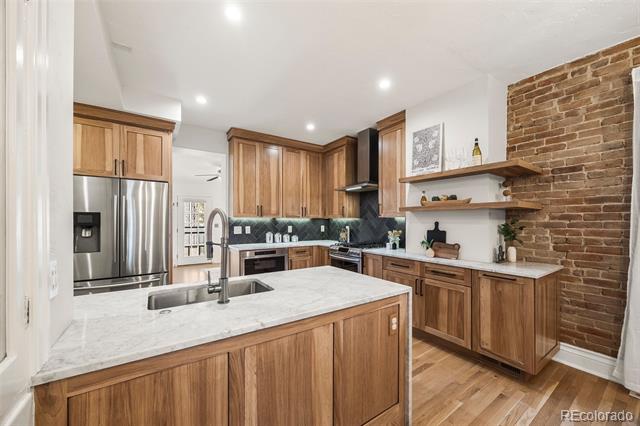 35 W Byers Place