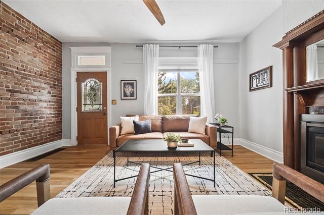 35 W Byers Place