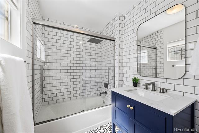 35 W Byers Place