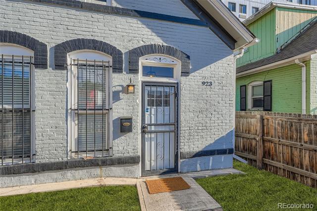 923 W 12th Avenue